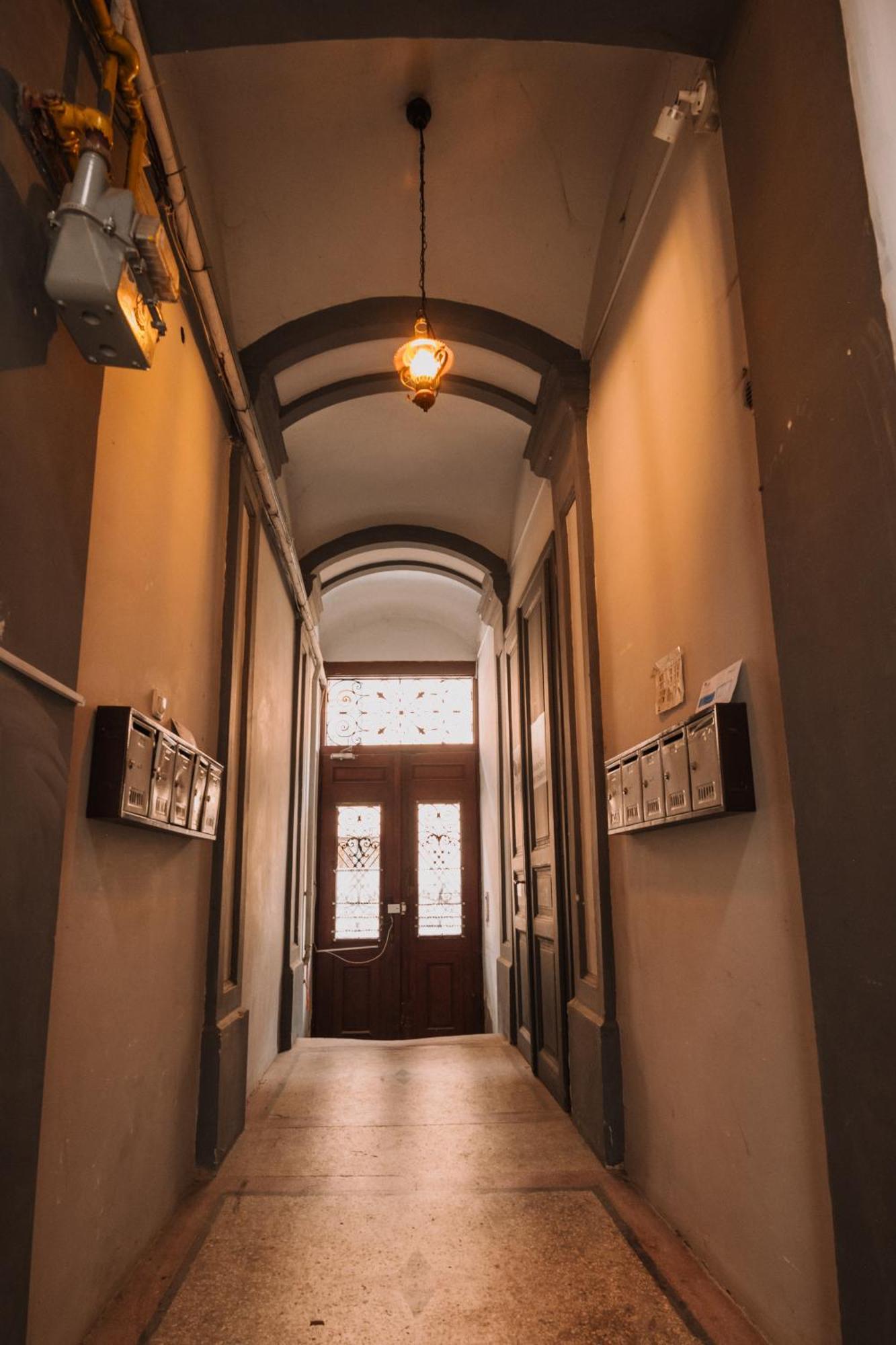 Old Town Apartment *