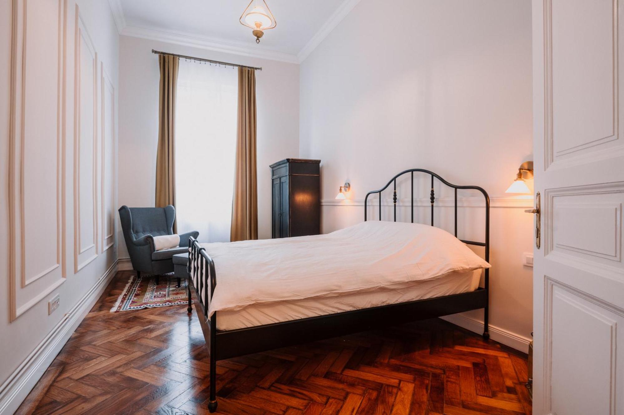 Old Town Apartment *